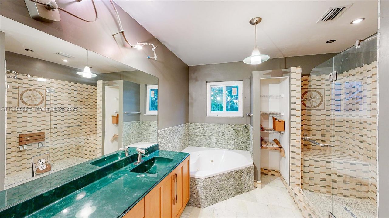 Недавно продано: $724,990 (4 спален, 2 ванн, 2600 Квадратных фут)