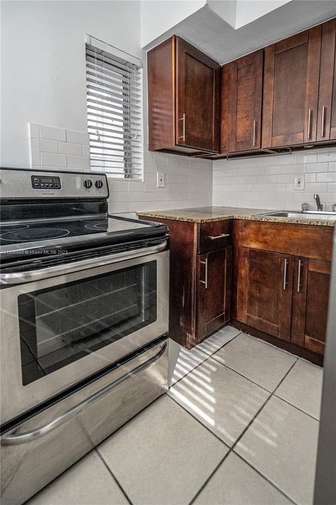Recently Rented: $1,950 (1 beds, 1 baths, 675 Square Feet)