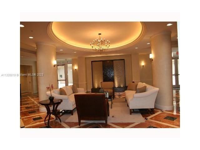 Recently Rented: $3,200 (2 beds, 2 baths, 1180 Square Feet)