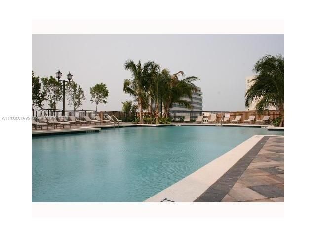 Recently Rented: $3,200 (2 beds, 2 baths, 1180 Square Feet)