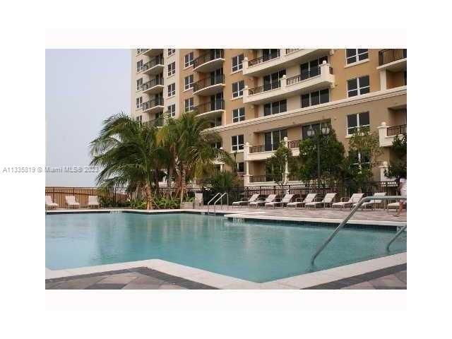 Recently Rented: $3,200 (2 beds, 2 baths, 1180 Square Feet)