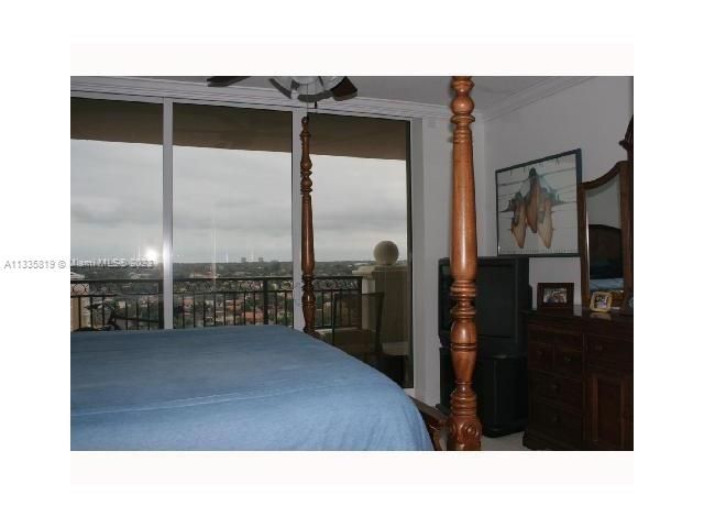 Recently Rented: $3,200 (2 beds, 2 baths, 1180 Square Feet)