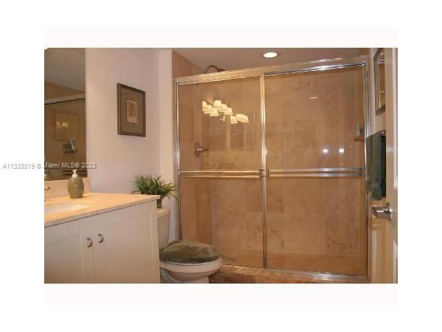 Recently Rented: $3,200 (2 beds, 2 baths, 1180 Square Feet)