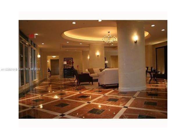 Recently Rented: $3,200 (2 beds, 2 baths, 1180 Square Feet)