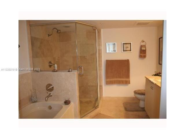 Recently Rented: $3,200 (2 beds, 2 baths, 1180 Square Feet)