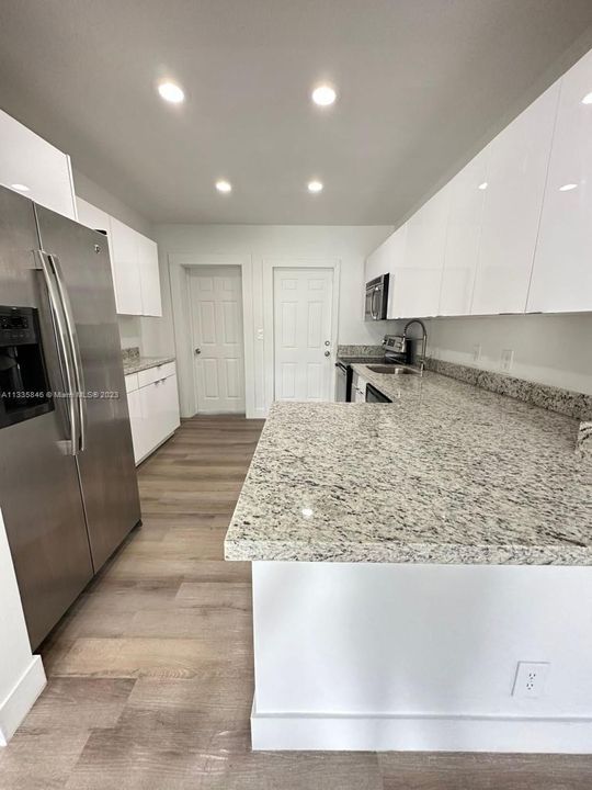 最近租的: $2,499 (3 贝兹, 1 浴室, 1119 平方英尺)