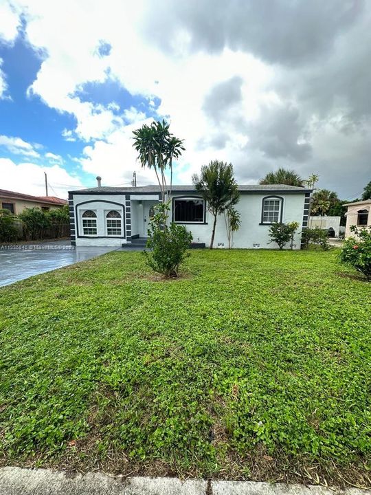 最近租的: $2,499 (3 贝兹, 1 浴室, 1119 平方英尺)