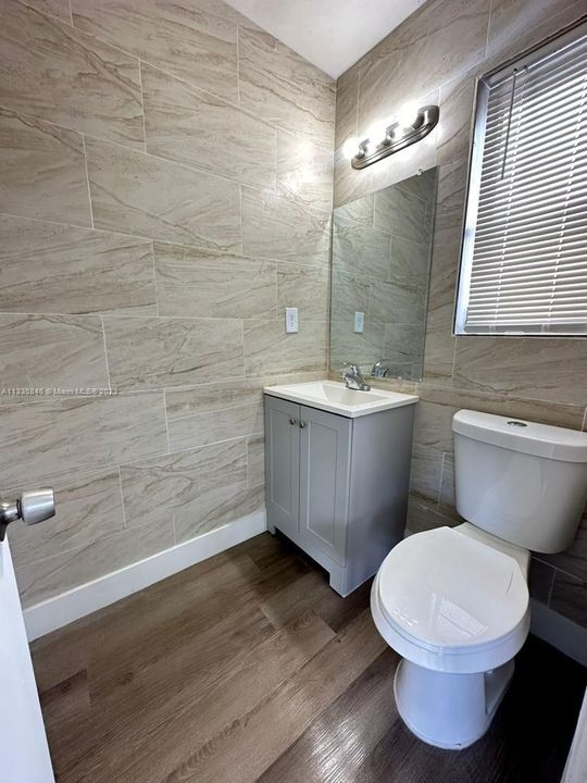 最近租的: $2,499 (3 贝兹, 1 浴室, 1119 平方英尺)