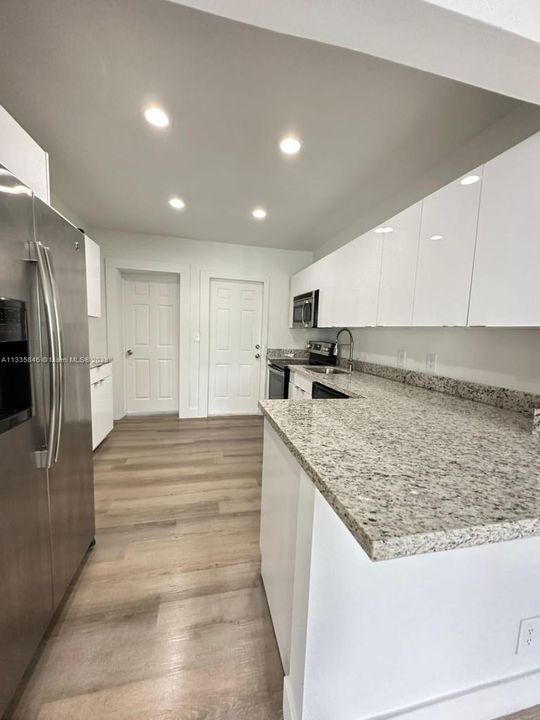 最近租的: $2,499 (3 贝兹, 1 浴室, 1119 平方英尺)