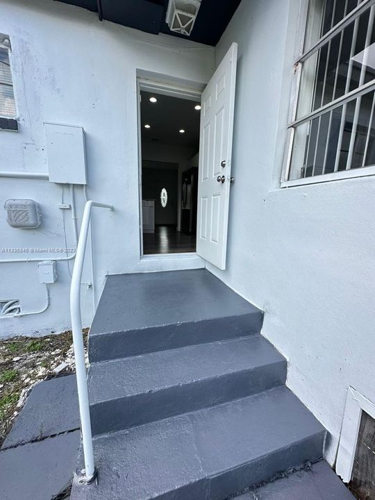 最近租的: $2,499 (3 贝兹, 1 浴室, 1119 平方英尺)