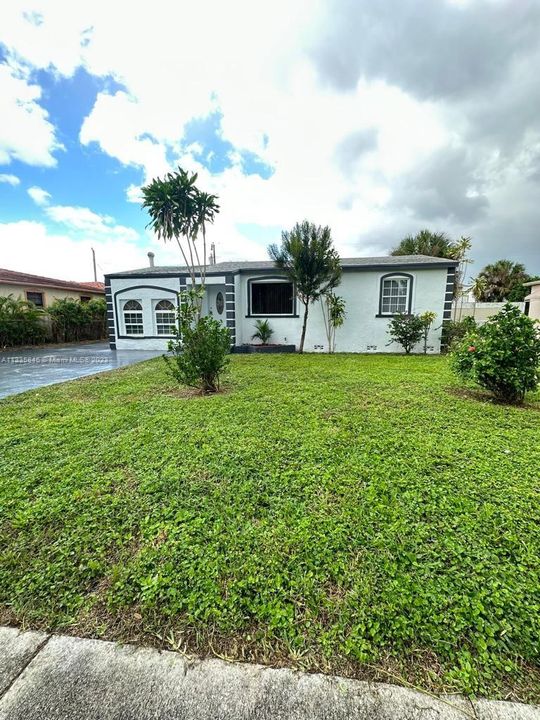 最近租的: $2,499 (3 贝兹, 1 浴室, 1119 平方英尺)