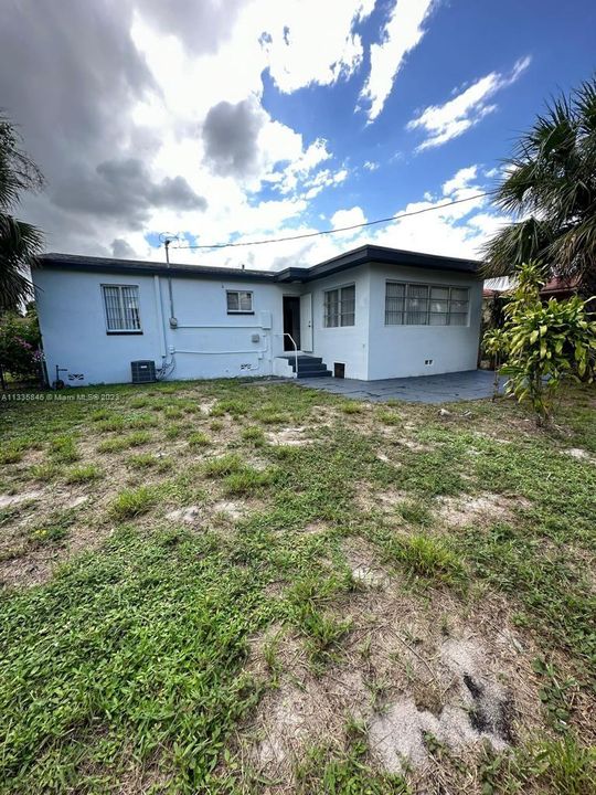 最近租的: $2,499 (3 贝兹, 1 浴室, 1119 平方英尺)