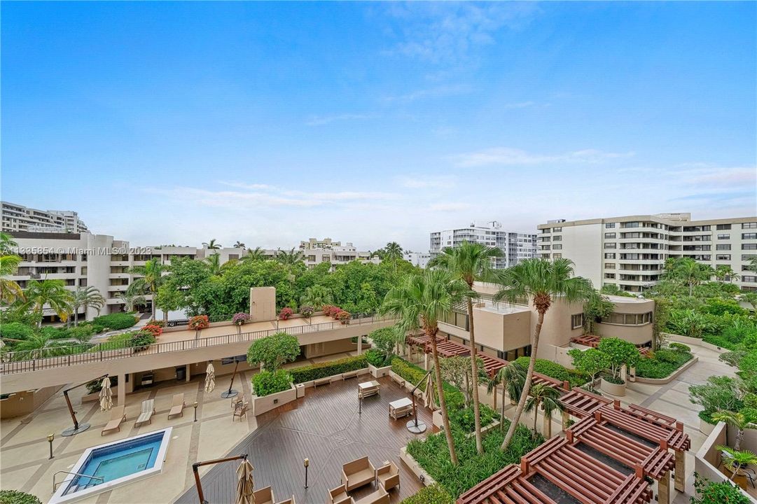 Recently Sold: $1,299,000 (2 beds, 2 baths, 1464 Square Feet)