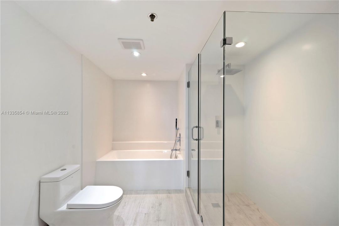 Recently Sold: $1,299,000 (2 beds, 2 baths, 1464 Square Feet)