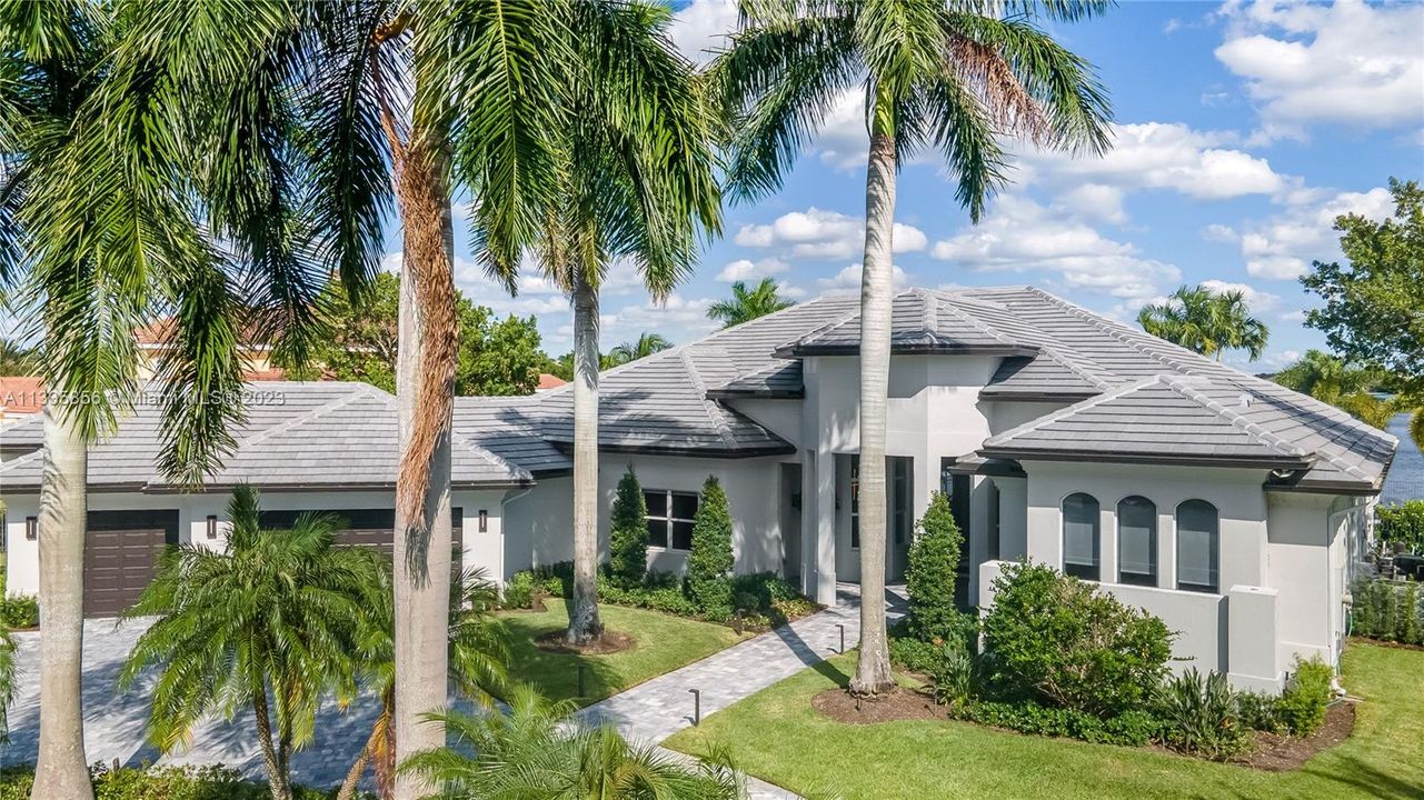 Recently Sold: $3,500,000 (5 beds, 4 baths, 4521 Square Feet)