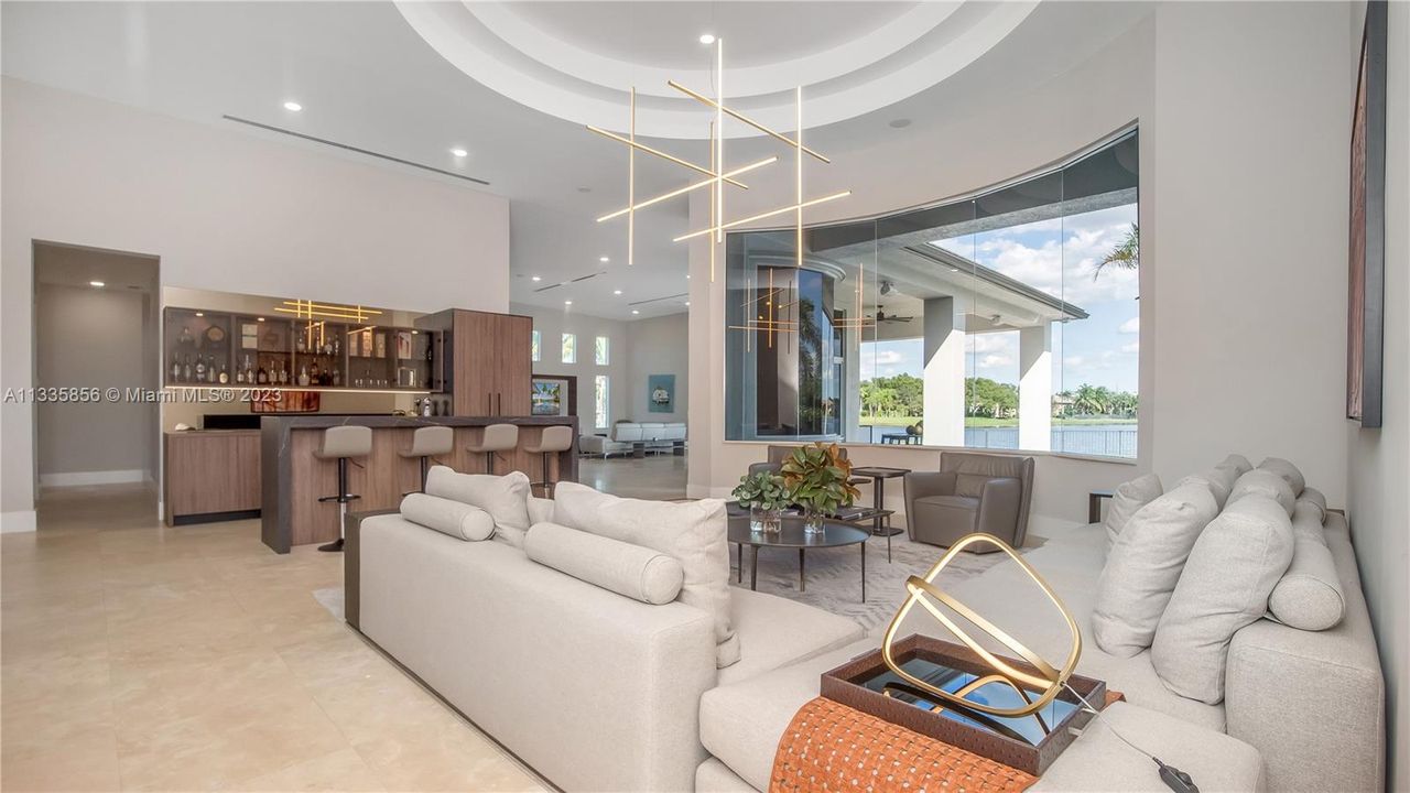Recently Sold: $3,500,000 (5 beds, 4 baths, 4521 Square Feet)