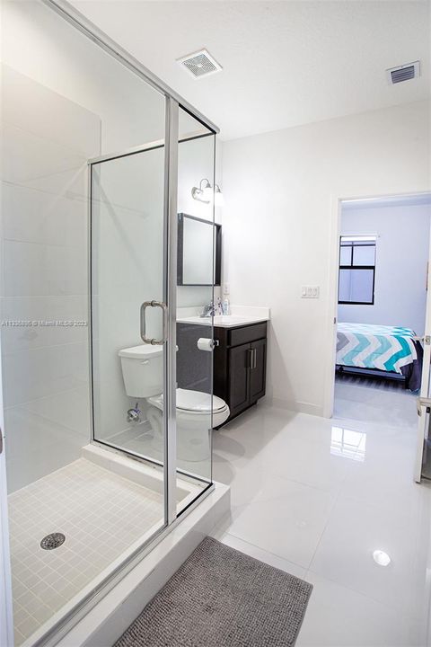 Recently Sold: $1,075,000 (5 beds, 4 baths, 3487 Square Feet)