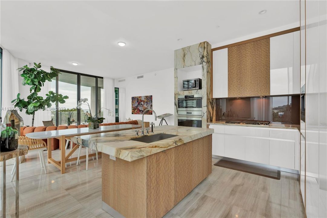 Recently Sold: $4,295,000 (3 beds, 3 baths, 2558 Square Feet)