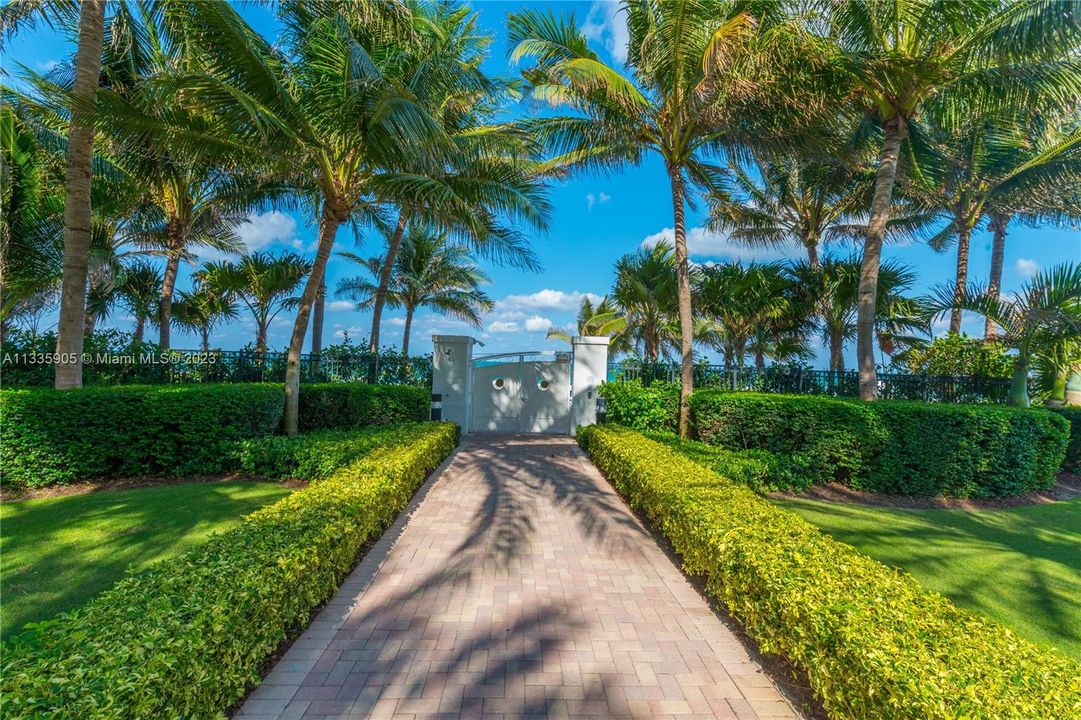 Recently Sold: $11,400,000 (4 beds, 4 baths, 3030 Square Feet)