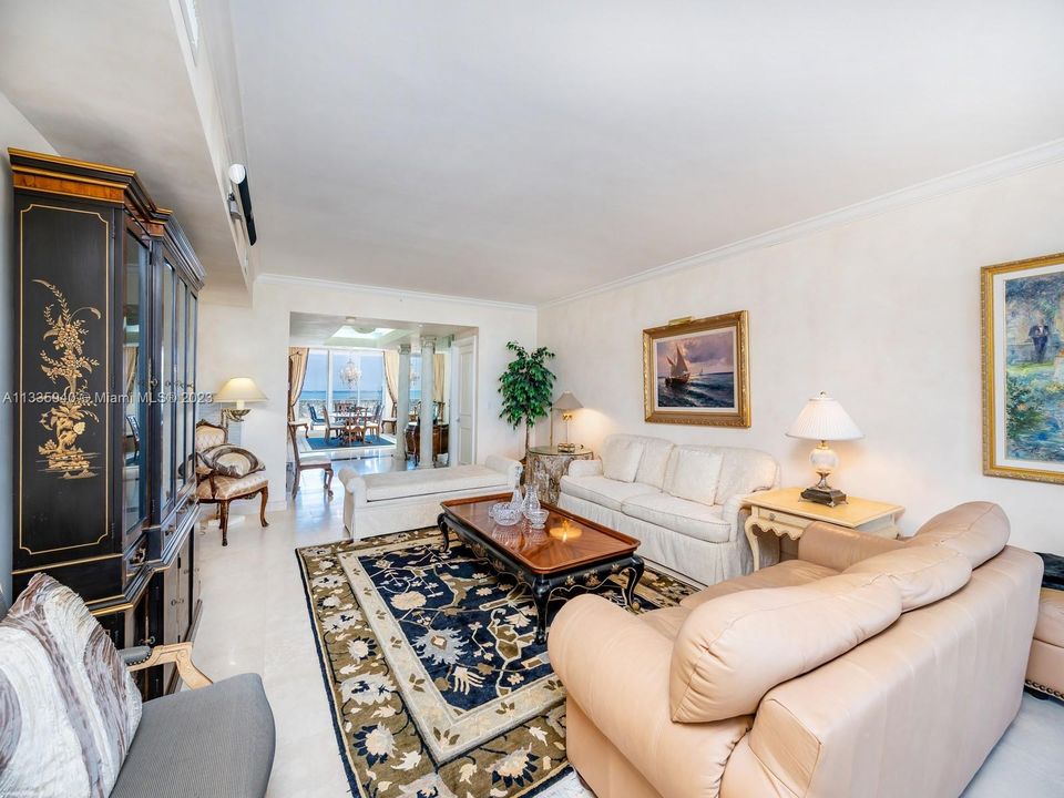 Recently Sold: $3,500,000 (3 beds, 3 baths, 2500 Square Feet)