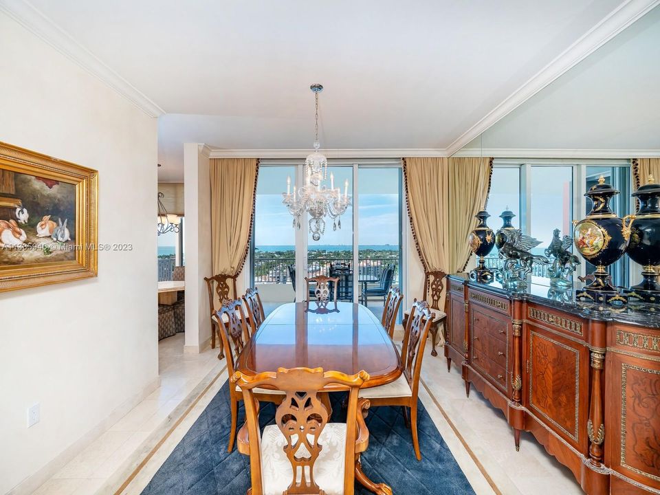 Recently Sold: $3,500,000 (3 beds, 3 baths, 2500 Square Feet)