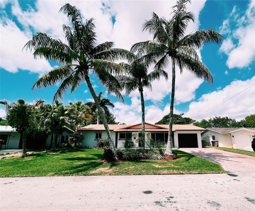 Recently Sold: $825,000 (3 beds, 2 baths, 1608 Square Feet)