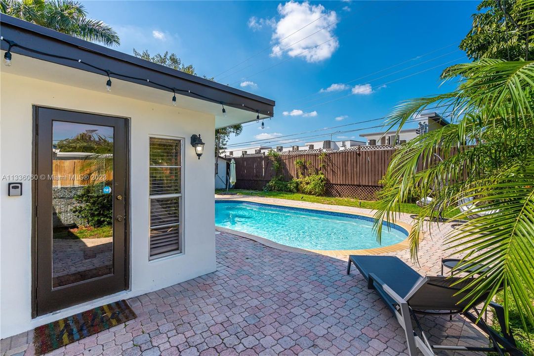 Recently Sold: $825,000 (3 beds, 2 baths, 1608 Square Feet)