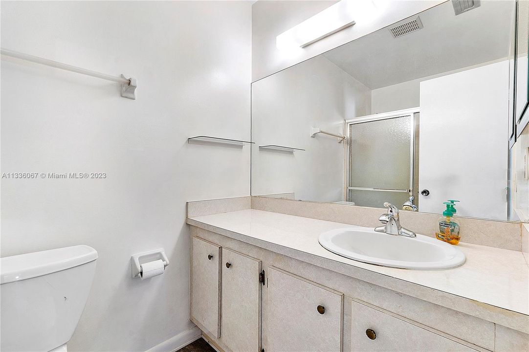 最近售出: $489,000 (2 贝兹, 2 浴室, 1003 平方英尺)