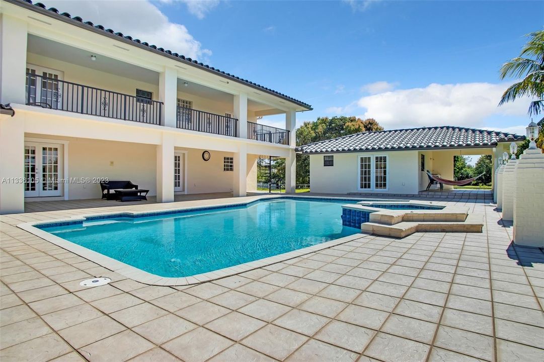 Recently Sold: $1,950,000 (5 beds, 5 baths, 4227 Square Feet)