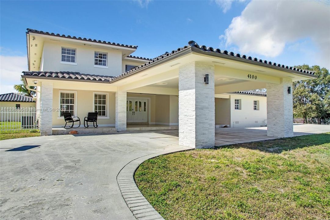 Recently Sold: $1,950,000 (5 beds, 5 baths, 4227 Square Feet)