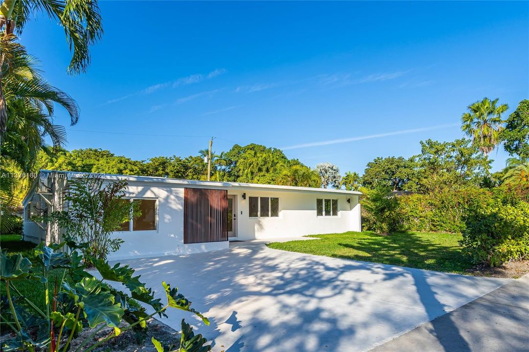 Recently Sold: $1,450,000 (5 beds, 3 baths, 2132 Square Feet)