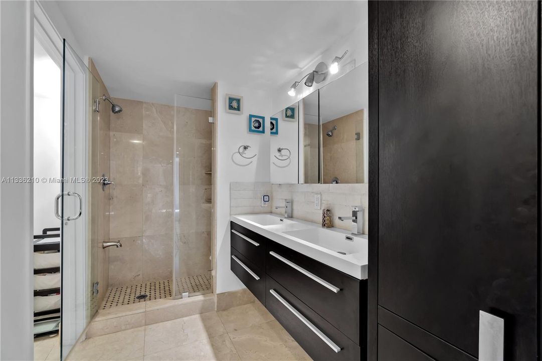 Recently Sold: $970,000 (2 beds, 2 baths, 1600 Square Feet)