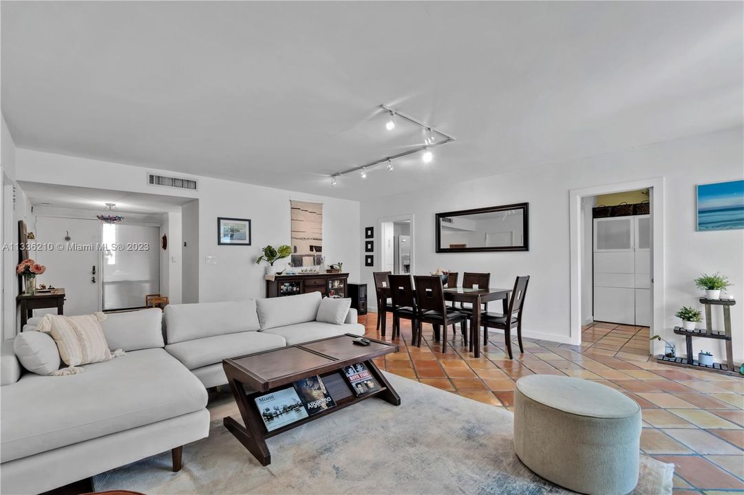 Recently Sold: $970,000 (2 beds, 2 baths, 1600 Square Feet)