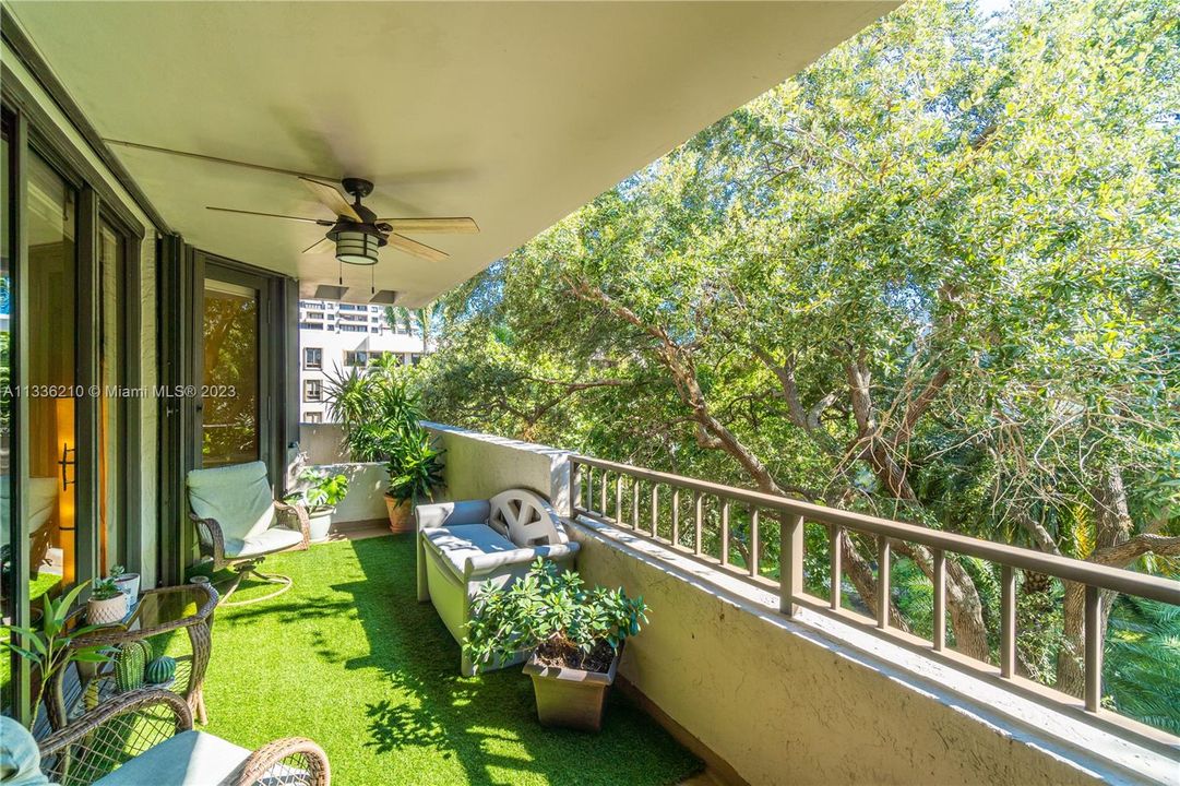 Recently Sold: $970,000 (2 beds, 2 baths, 1600 Square Feet)