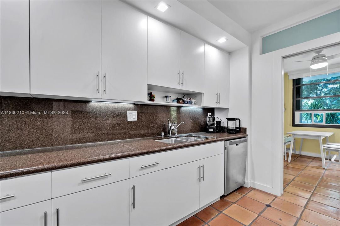 Recently Sold: $970,000 (2 beds, 2 baths, 1600 Square Feet)