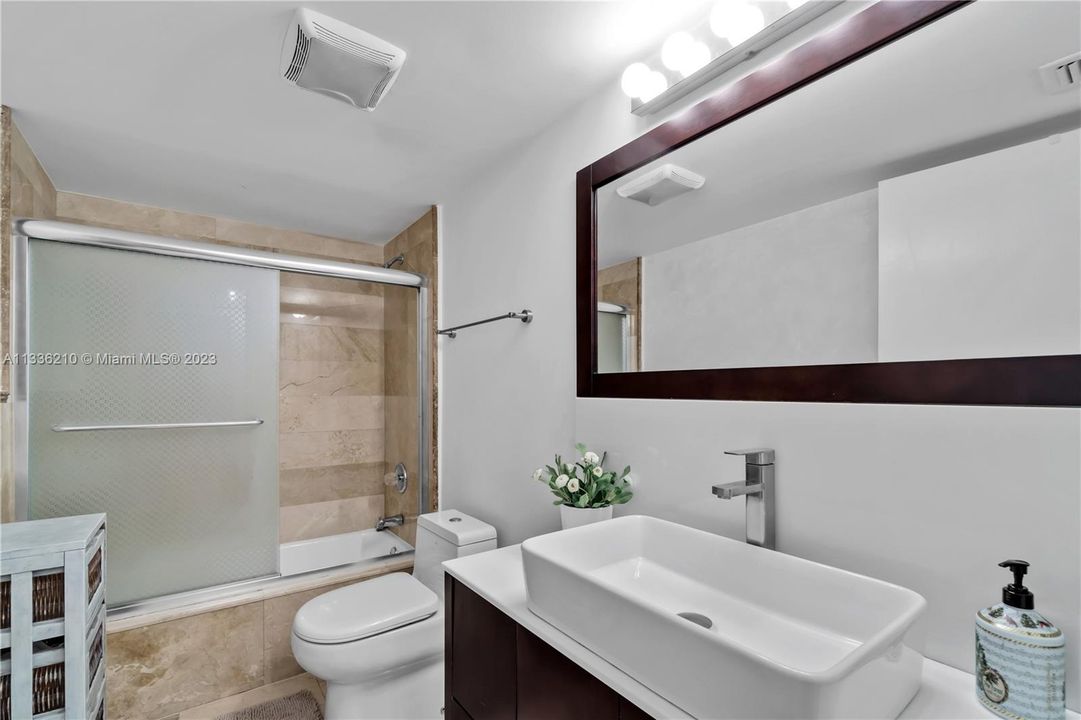 Recently Sold: $970,000 (2 beds, 2 baths, 1600 Square Feet)