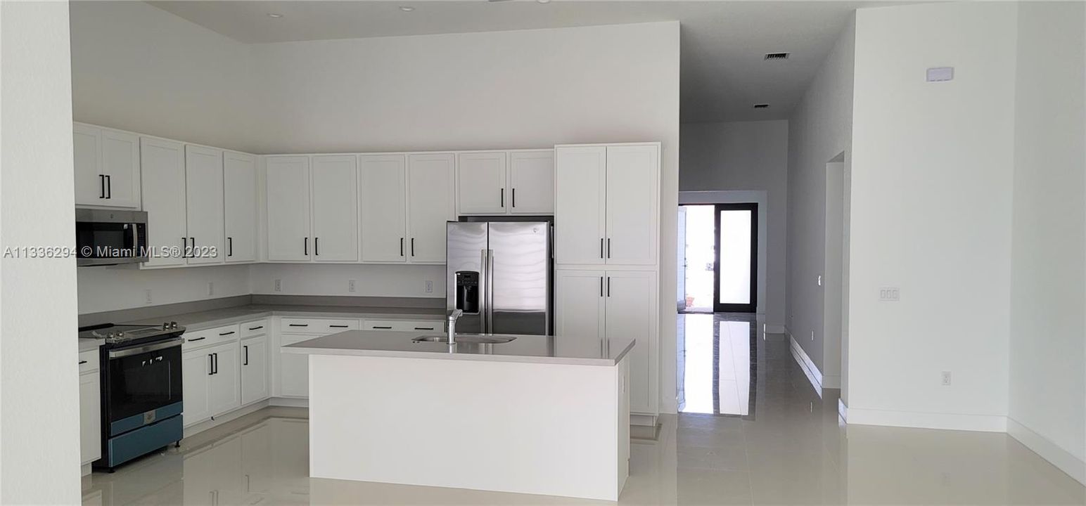 Recently Rented: $4,600 (4 beds, 4 baths, 2696 Square Feet)