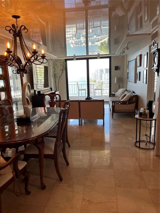 Recently Sold: $625,000 (2 beds, 2 baths, 945 Square Feet)