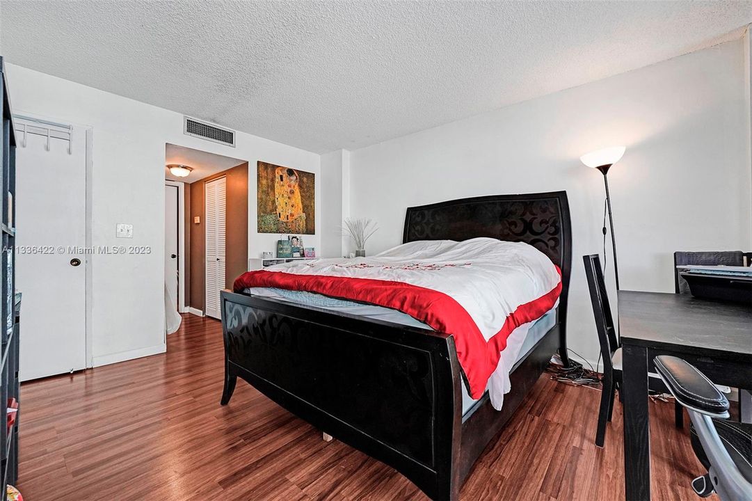 Recently Sold: $339,000 (1 beds, 1 baths, 768 Square Feet)