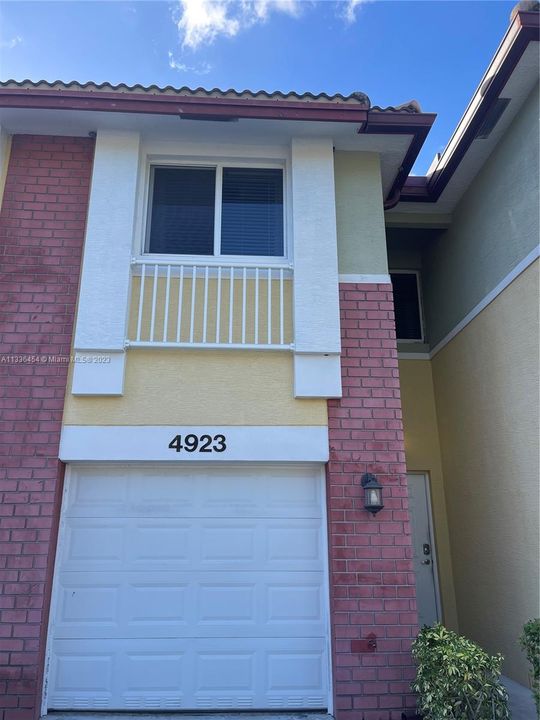 Recently Sold: $372,999 (2 beds, 2 baths, 1181 Square Feet)
