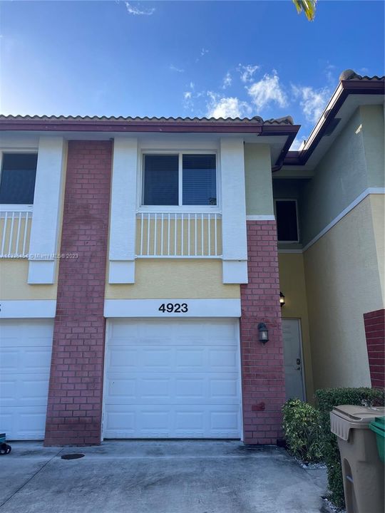 Recently Sold: $372,999 (2 beds, 2 baths, 1181 Square Feet)