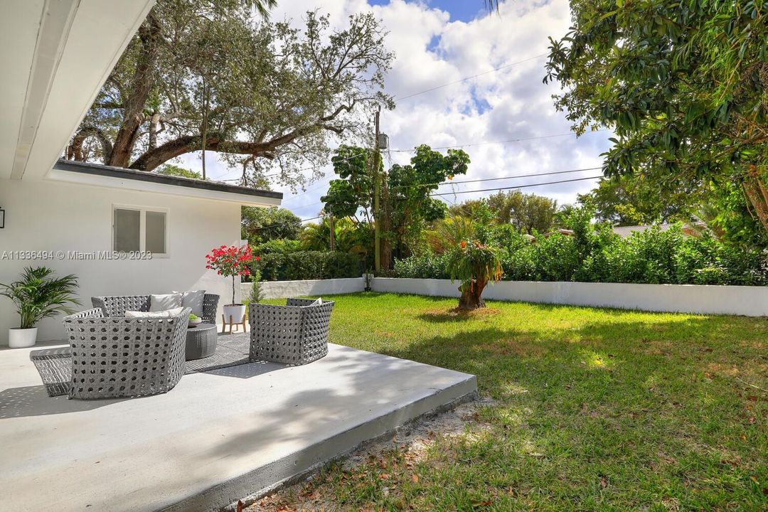 Recently Sold: $1,979,000 (4 beds, 3 baths, 2338 Square Feet)