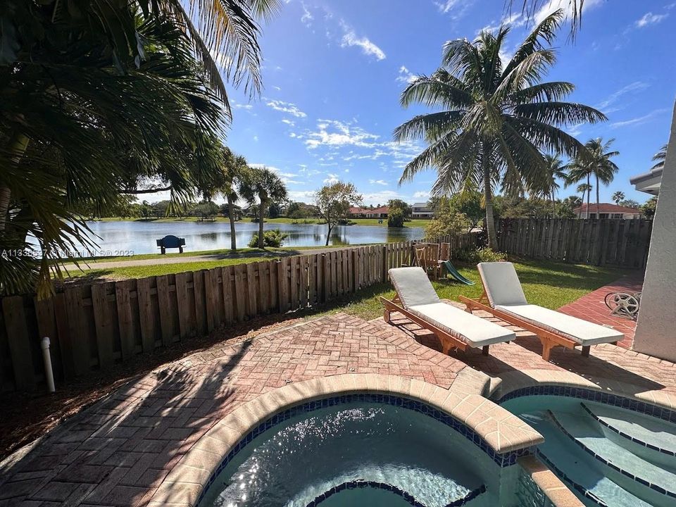 Recently Sold: $650,000 (5 beds, 3 baths, 2475 Square Feet)
