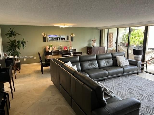 Recently Sold: $569,000 (2 beds, 2 baths, 1600 Square Feet)