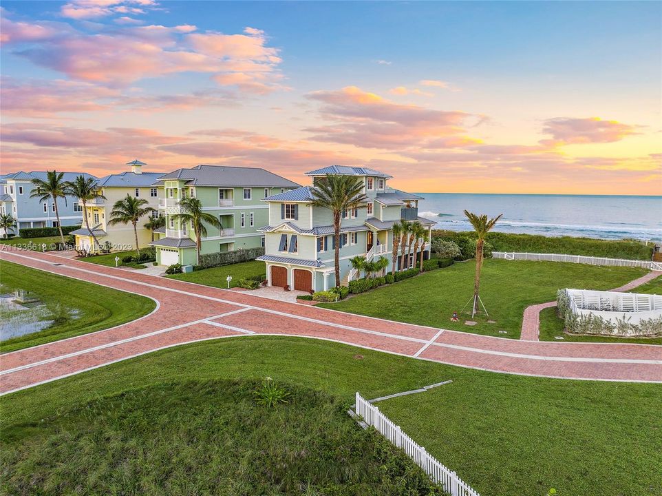 Recently Sold: $2,799,000 (5 beds, 4 baths, 3984 Square Feet)