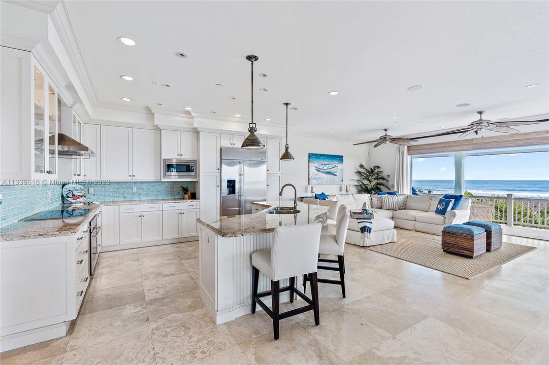 Recently Sold: $2,799,000 (5 beds, 4 baths, 3984 Square Feet)