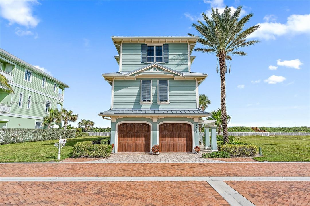 Recently Sold: $2,799,000 (5 beds, 4 baths, 3984 Square Feet)