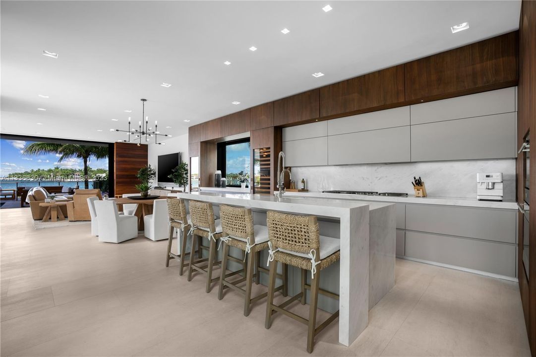 Recently Sold: $18,900,000 (5 beds, 5 baths, 4170 Square Feet)