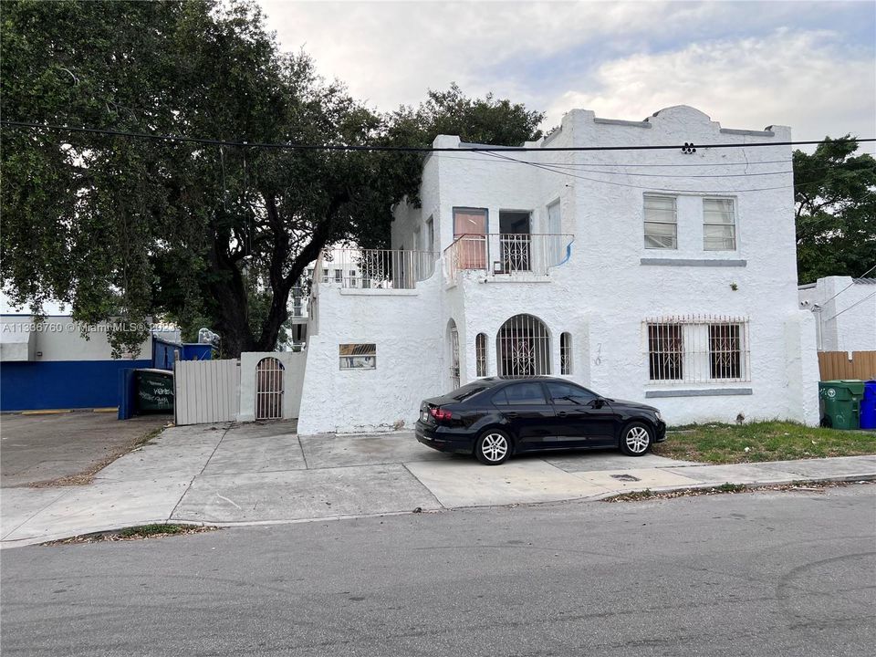 Recently Sold: $500,000 (4 beds, 1 baths, 1880 Square Feet)