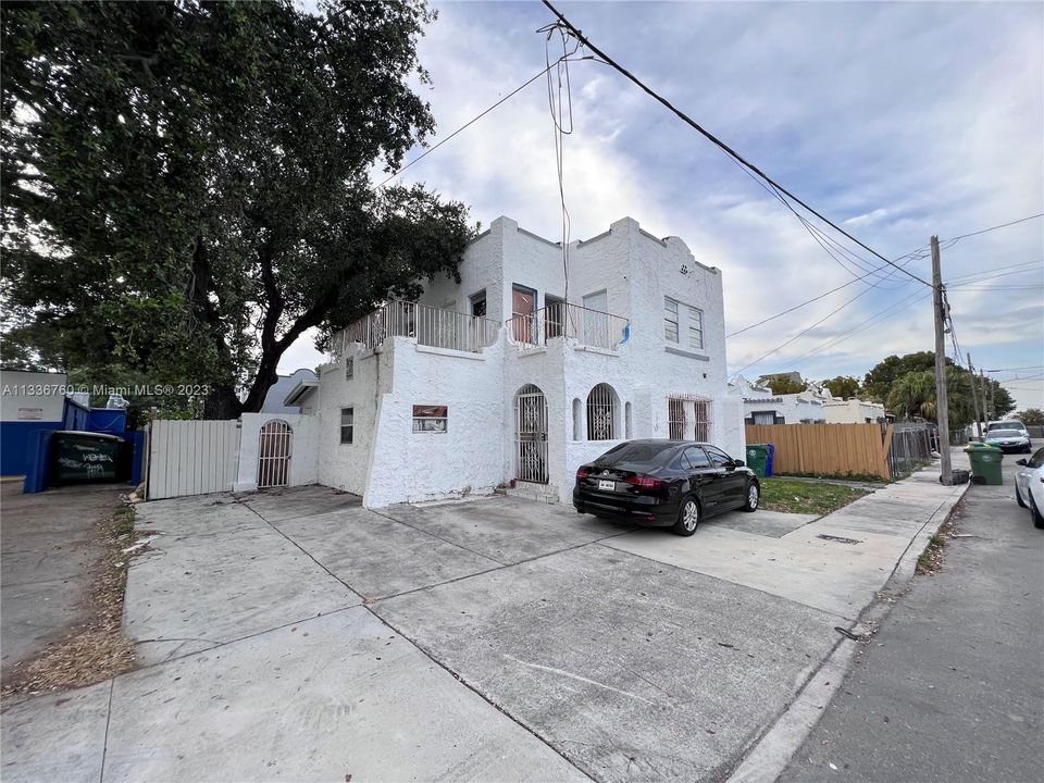 Recently Sold: $500,000 (4 beds, 1 baths, 1880 Square Feet)